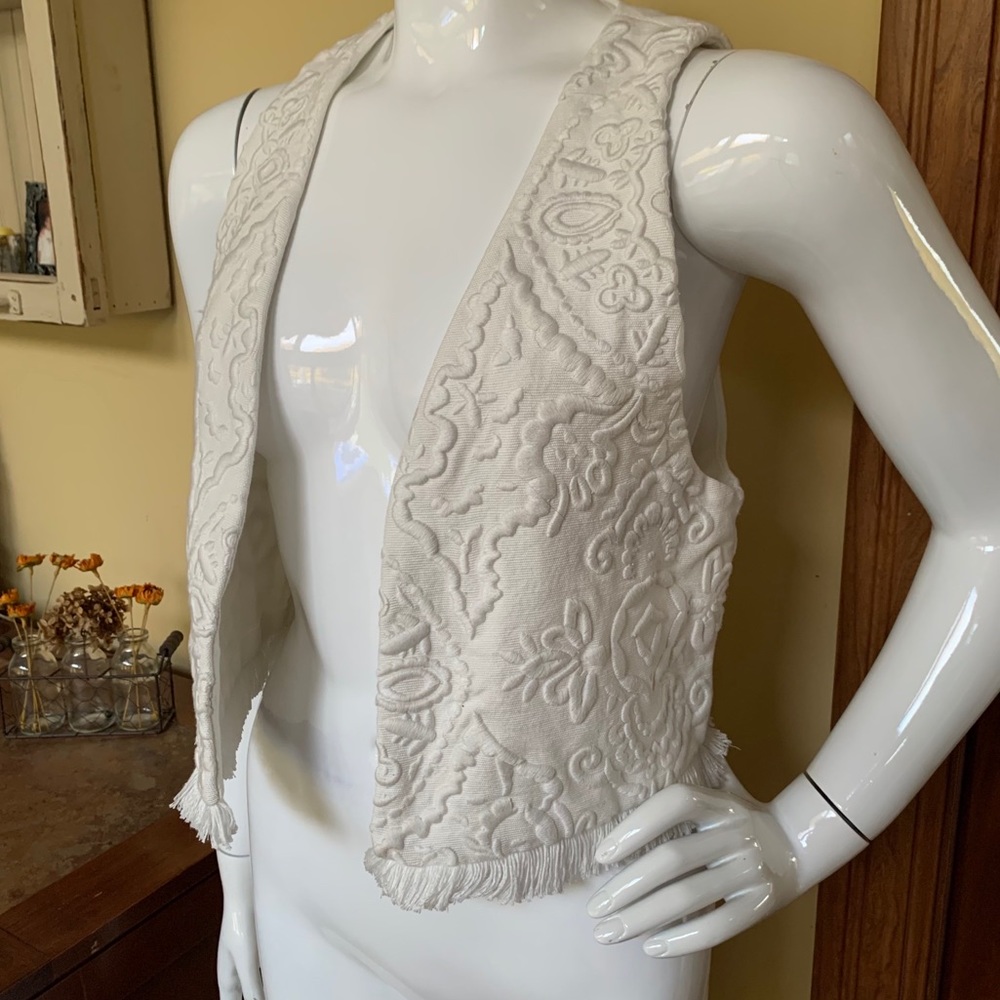 H&M White Embroidered Vest - Picture 2 of 7